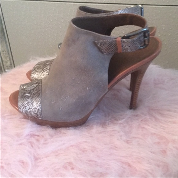 Donald Pliner Suede Taupe Platforms 🥰8m - Picture 3 of 4